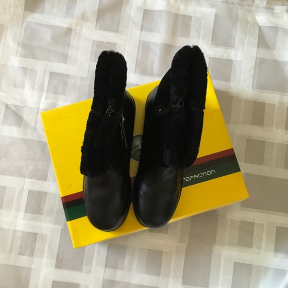 NWT Womans Classic Black  Boots  By HOOPOE size 11. - Picture 9 of 10